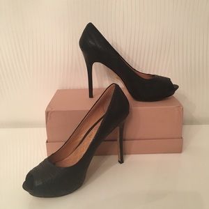 L. A. M. B. Women Authentic Black highheel pump